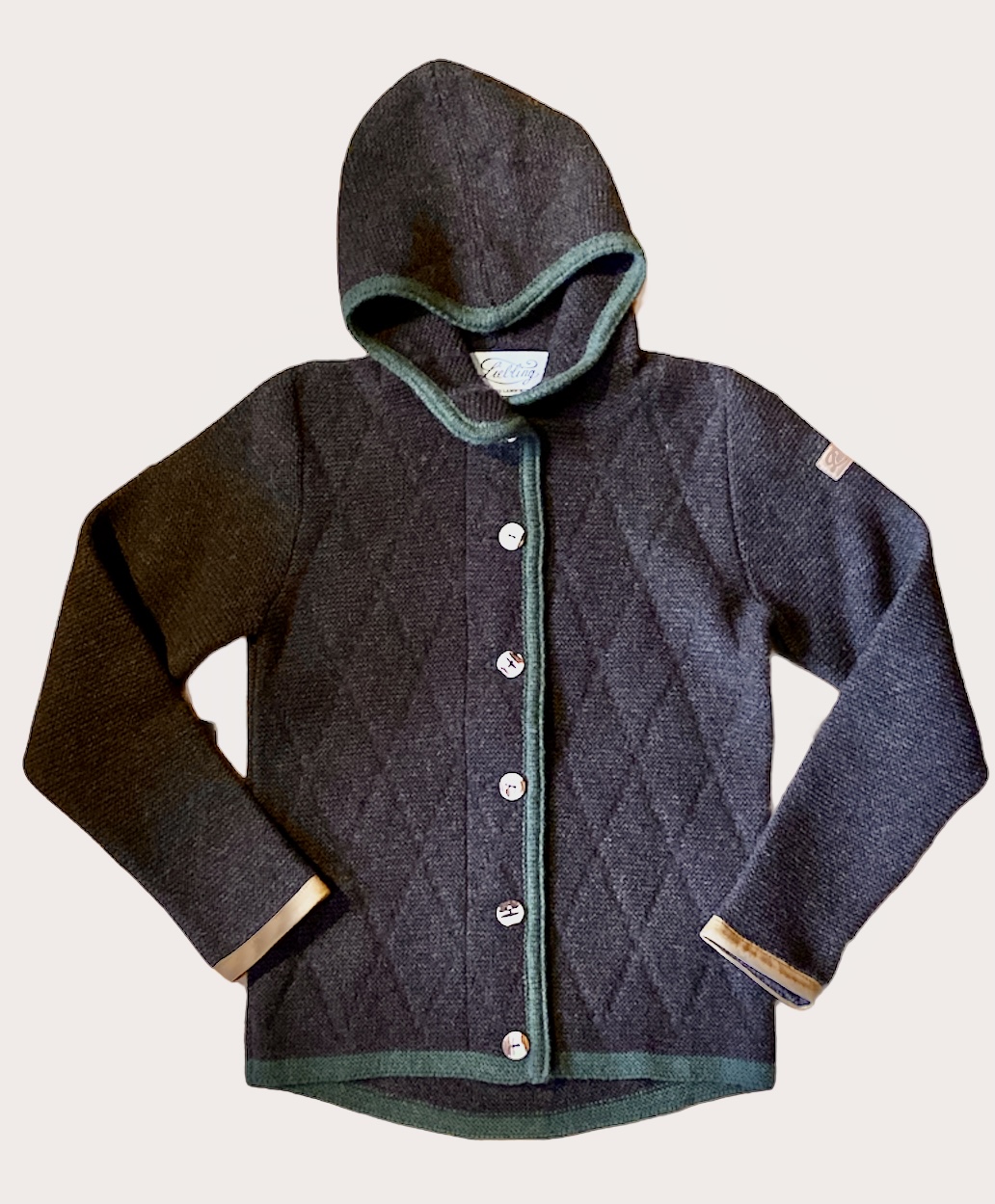 Vera Kiss Braun Loden